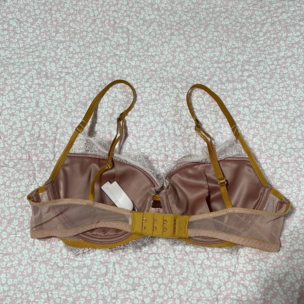 Victoria’s Secret Chantilly Pink/Gold Lined Plunge Bra - Picture 5 of 9